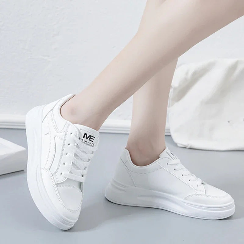 Weiße Turnschuhe