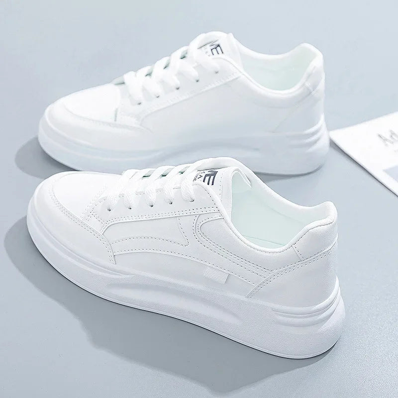 Weiße Turnschuhe