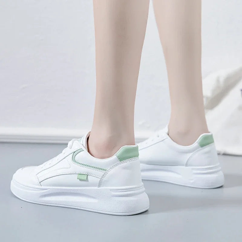 Weiße Turnschuhe
